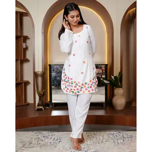 Conjunto de Kurta de Algodón Blanco Mishty con Pintura a Mano, Ropa Casual para Mujer - Product Image 5