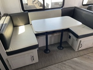 รถบ้านแคมป์ปิ้งมือสอง ปี 2023 รุ่น Heart Land Mallard M32 - Product Image 5