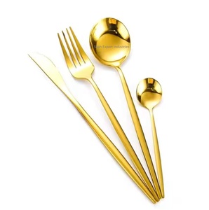 Nouvel ensemble de couverts décoratifs en métal doré avec longue poignée mince pour la vaisselle d'hôtel et de restaurant mangeant des ensembles de couverts - Product Image 2