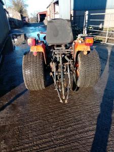 Tidy para 70HP Compact Tractor 4x4 Caja de cambios manual para bomba de motor Alta productividad Horas bajas Garantía de 3 años - Product Image 4