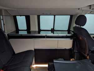 VÉHICULE D'OCCASION ÉCONOMIQUE 2023-2024 V 250d <span class=keywords><strong>MARCO</strong></span> <span class=keywords><strong>POLO</strong></span> EDITION SUV de Luxe AWD Cuir Foncé Automatique R18 Toit Panoramique Caméra Arrière 360° Tactile - Product Image 6