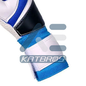 Gants de gardien de but de football UltraGrip avec paume rembourrée, surface de contact durable et résistante pour un équipement de football prêt pour le match - Product Image 4