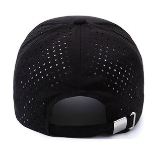 Casquette de baseball en toile solide et sportive de haute qualité, personnalisable pour hommes, avec fermeture à boucle métallique, vente en gros - Product Image 6
