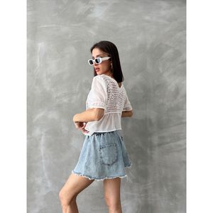Blusa Bordada Color Gris Crema Topshow para Mujer - Blusa Elegante de Encaje y Mezcla de Algodón y Poliéster con Costuras Delicadas - Product Image 3