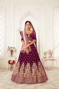 Robe de mariée en velours violet Royal Lehenga, Choli, fabricant indien sorat - Product Image 2