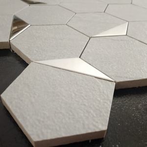 Textura sutil impacto audaz 73mm hexágono plata PVD mosaico de cerámica azulejo para aplicaciones de interior cocina backsplash dormitorio característica - Product Image 2