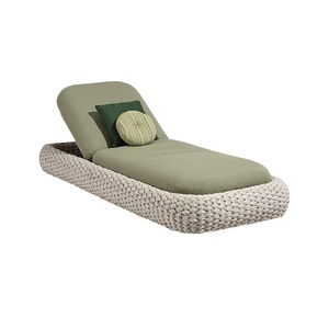 Chaise longue de luxe en teck massif et rotin, pliable, résistante aux intempéries, pour hôtel de luxe, bord de piscine, jardin, vente en gros - Product Image 1