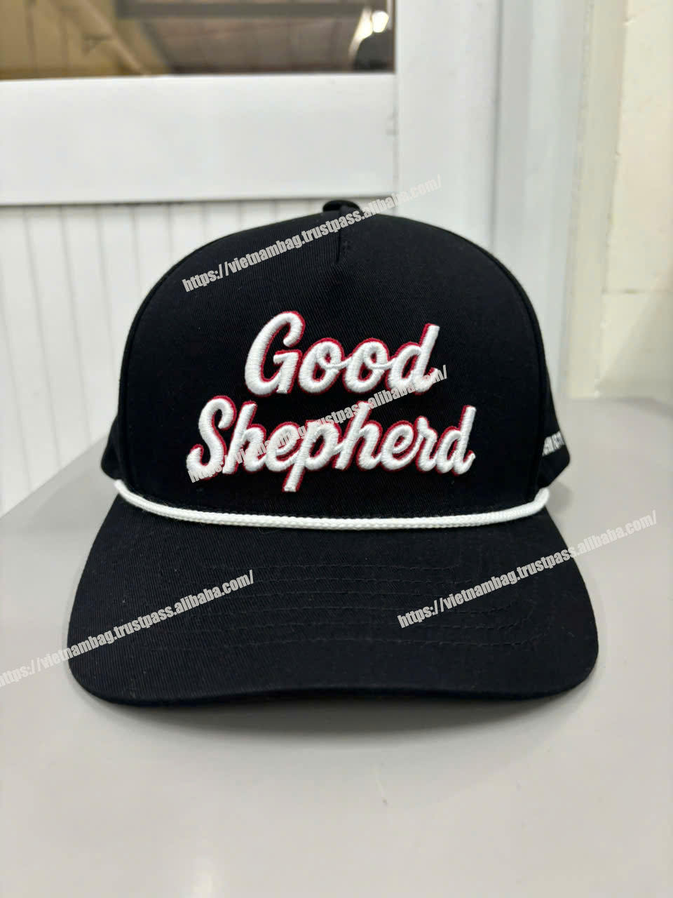 สีดำพร้อมเชือก