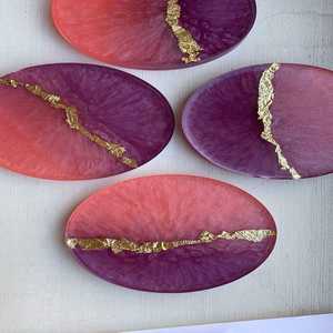 Ensemble de sous-verres en résine artistique avec accents dorés métalliques tapis époxy faits à la main idéaux pour la table de salon moderne et les cadeaux - Product Image 5