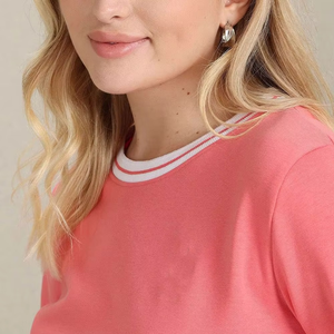 Sudadera Personalizada de Invierno para Mujer, Color Rosa Coral, Cuello Redondo, Manga Larga con Escote Elegante, Colores Personalizados, Fabricante en Pakistán - Product Image 4