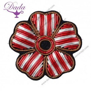 Broche œil maléfique brodée à la main personnalisable de haute qualité, avec fils de bullion traditionnels, tissu en toile, à coudre, à clipser, aimantée - Product Image 1