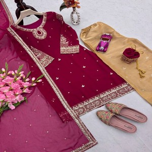 Traje Étnico VASTRA COTTAGE para Mujer, Top Bordado en Georgette Sintético Pesado, Plazo y Dupatta con Lentejuelas, para Fiestas - Product Image 5