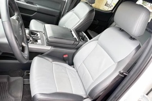 VOITURE ÉLECTRIQUE EXTRÊMEMENT PROPRE 2022 FO-RD F-150 LIGHTNING LARIAT BATTERIE À AUTONOMIE ÉTENDUE DOUBLE MOTEUR 4X4 PRÊTE À ÊTRE EXPÉDIÉE - Product Image 5