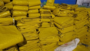 Jaune de tissu de bâche de PE de Vierge de haute qualité imperméable et UV stabilisé avec le style simple - Product Image 6