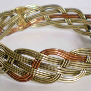 Bracelet en cuivre, laiton et argent plaqué, tressé, pour femmes, design unique en fil métallique mélangé, bracelet solide et élégant - Product Image 1