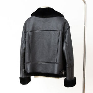 Veste en peau de mouton pour homme, texture douillette, structure décontractée, option de personnalisation de la marque pour des looks d'hiver superposés et tendance - Product Image 6