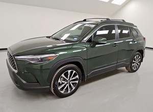 NEATLY USED 2024 TOYYOTA CORrOLLA CROSS XLE - Product Image 6