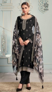 ชุดสูทซาลวาร์คาเมซผ้าไหมทรงตรงปักลายสง่างามสำหรับงานแต่งงานชาวปากีสถาน - Product Image 3