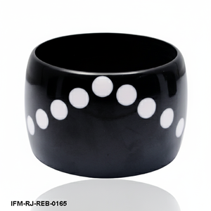 Brazalete Ancho de Resina Negra Hecho a Mano con Arco de Lunares Blancos, Estilo Retro Moderno y Atrevido para Mujer - Product Image 1