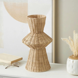 Vase décoratif en rotin sculptural fait à la main rétro OEM ODM Rotin naturel tissé Vase de sol artistique Écologique Décoration d'intérieur - Product Image 2