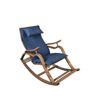 Chaise à bascule d'intérieur de style chêne: élégance classique et confort confortable pour la détente dans les espaces tranquilles de votre maison