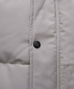 Vente en gros de veste matelassée à capuche nouveau design à la mode pour hommes avec fermeture éclair et bouton veste matelassée extrêmement chaude en hiver - Product Image 6