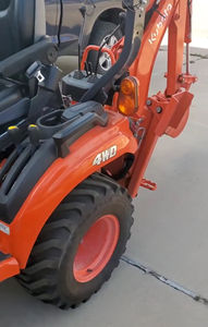 Tracteur miniature Kubota BX-23S 24 CV avec roue de tondeuse attachée, composants essentiels pour les petites exploitations agricoles, y compris le moteur à roulement usagé - Product Image 6
