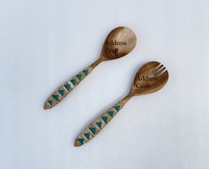 Outils de service de salade en bois de style occidental ensemble de fourchette de cuillère de vente chaude avec poignée en osier vaisselle de cuisine décorative - Product Image 5