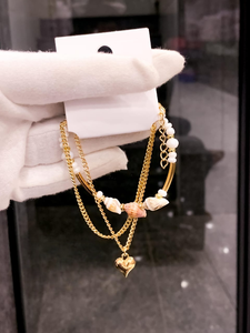 Radiant Elegance Bracelet en cristal de luxe fabriqué à la main avec chaîne en métal fine réglable Déclaration intemporelle de grâce et de glamour - Product Image 2