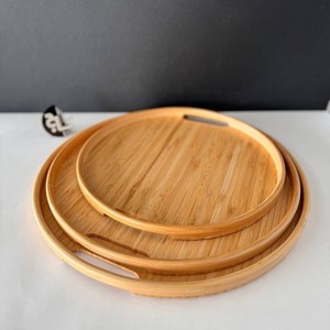Bandejas redondas de madera de bambú con asas hechas a mano precio al por mayor juego de bandejas de restaurante circulares - Product Image 4