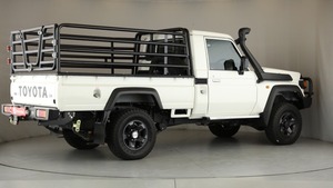 Toyota Land Cruiser 79 4.5D 4x4 Diesel Automatique 6 Places Cuir Caméra Arrière Euro III Emission 8L d'occasion 2024 - Product Image 5
