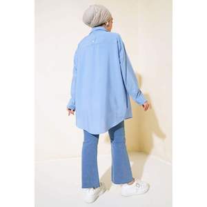 เสื้อเชิ้ตติดกระดุมคอขนาดใหญ่สีน้ำเงิน - Product Image 4