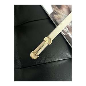 Ceinture longue et fine beige pour femme avec boucle dorée, idéale pour vestes, chemises et robes. Beige-Or - Product Image 4