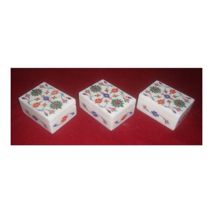 Boîte à bijoux incrustée de marbre Makrana, design Antique et édition limitée pour la décoration de la maison et les cadeaux d'entreprise - Product Image 1