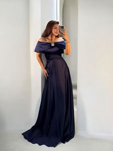 Vestido de Fiesta Moderno Hecho a Medida, Recto, de Satén, con Hombros Descubiertos, Largo y Ajustado, con Sujetador Incorporado para Mujer - Product Image 2