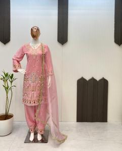 ชุดเสื้อผ้าสำหรับสาวอินเดียสุดหรูและหรูหราผ้าปูฝรั่งเศสดีไซน์เนอร์แบบแฟนซีคุณภาพสูง - Product Image 4