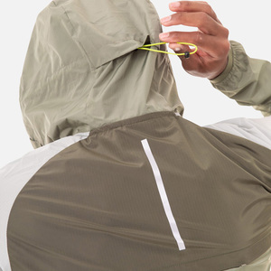 Sweat à capuche coupe-vent pour homme avec blocs de couleur, fermeture éclair quart de tour, cordon de serrage réglable et bande réfléchissante - Product Image 4