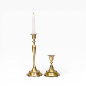 เชิงเทียนโลหะสีทองทรงเพรียวทันสมัย พร้อมฐานกลมแบน สำหรับการตกแต่งโต๊ะสไตล์มินิมอล โดดเด่นไม่ซ้ำใคร - Product Image 4