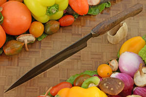 มีดเชฟเหล็กดามัสกัสทำมือแบบสั่งทำพิเศษ ด้ามสูง ปรับความยาวได้ พร้อมสลักลายบนใบมีด ปลอกหนังพรีเมียม ใช้ได้ทั้งมือซ้ายและขวา - Product Image 3