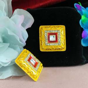 Pendiente de tuerca étnico elegante para uso diario, Forma cuadrada geométrica Meenakari, joyería de esmalte indio ligero para mujeres y niñas - Product Image 2