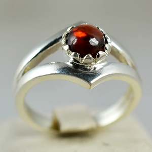 Anillo Boho con Piedra de Nacimiento de Enero, Hecho a Mano en Plata de Ley 925 con Granate de Corte Ovalado, Regalo Perfecto para su Cumpleaños o Aniversario - Product Image 5