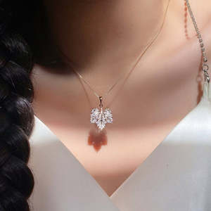 Collar de Plata y Oro con Hojas de Bambú y Diamantes, Estilo Vintage, con Letras y Números, Chapado en Rodio, Regalo - Product Image 2