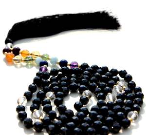 Collar de cuentas de oración Mala de 108 nudos, hecho a mano, estilo bohemio, con espinela negra y chakras, unisex, artesanal indio - Product Image 1