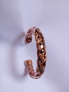 Bracelet de mode élégant en cuivre avec un pouvoir de guérison de thérapie magnétique complexe pour le soulagement de la douleur - Product Image 2