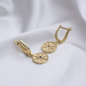 ต่างหูห้อยรูปดาวเหนือประดับด้วยพลอย CZ สีดำสไตล์มินิมอล งานแฮนด์เมดจากตุรกี ขายส่ง เครื่องประดับเงินแท้ 925 - Product Image 4