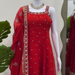 Ethnic Elegance Ensemble en fausse georgette avec micro-intérieur et quatre côtés bordés de dentelle Dupatta - Product Image 1