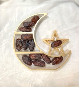 Plat de service en forme d'étoile de croissant de lune d'or, idéal pour les dates Ramadan, centre de table de l'Aïd et cadeaux islamiques d'Inde. - Product Image 1