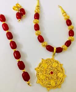 Conjunto de Joyería Vintage de Latón Estilo Dubái con Perlas Clásicas de EE. UU. y Flores, Incluye Pendientes para Aniversarios - Product Image 4