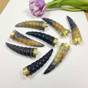 จี้กระดูกควายทำด้วยมือเครื่องประดับที่ไม่ซ้ำใครทนทานวัสดุธรรมชาติจี้เหมาะสำหรับอุปกรณ์ทันสมัยและเป็นมิตรกับสิ่งแวดล้อม - Product Image 4