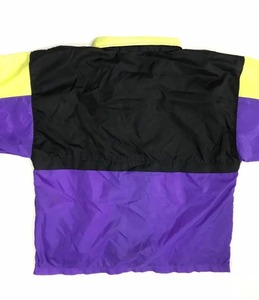 Veste coupe-vent sportive pour homme avec un design respirant et durable adapté à toutes les activités de plein air - Product Image 6